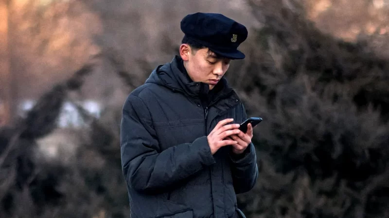 شعب كوريا الشمالية يتمرد على السلطات في مجال تكنولوجيا الهواتف الذكية 