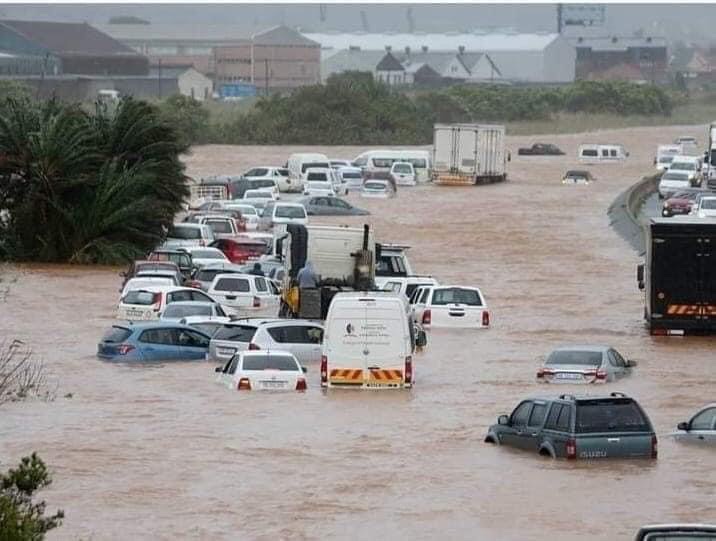 فيضانات جنوب إفريقيا تقتل 250 شخصًا