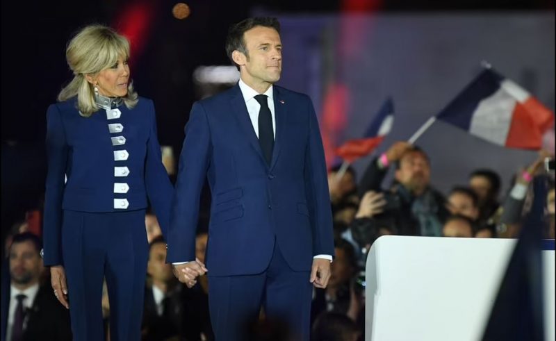 لحظة مؤثرة من إيمانويل ماكرون في الانتخابات الفرنسية 2022