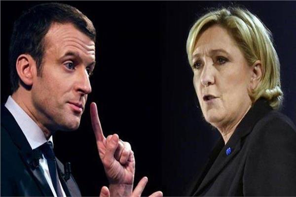 ماكرون ولوبان يتقدمان في أول أيام الانتخابات الفرنسية