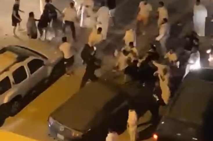 إصابات بالسكاكين وإطلاق نار بسبب تطبيق كلوب هاوس في الكويت