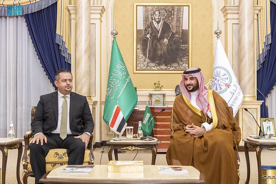 خالد بن سلمان لـ رئيس وزراء اليمن: السعودية حريصة على إحلال الأمن والاستقرار بالبلاد