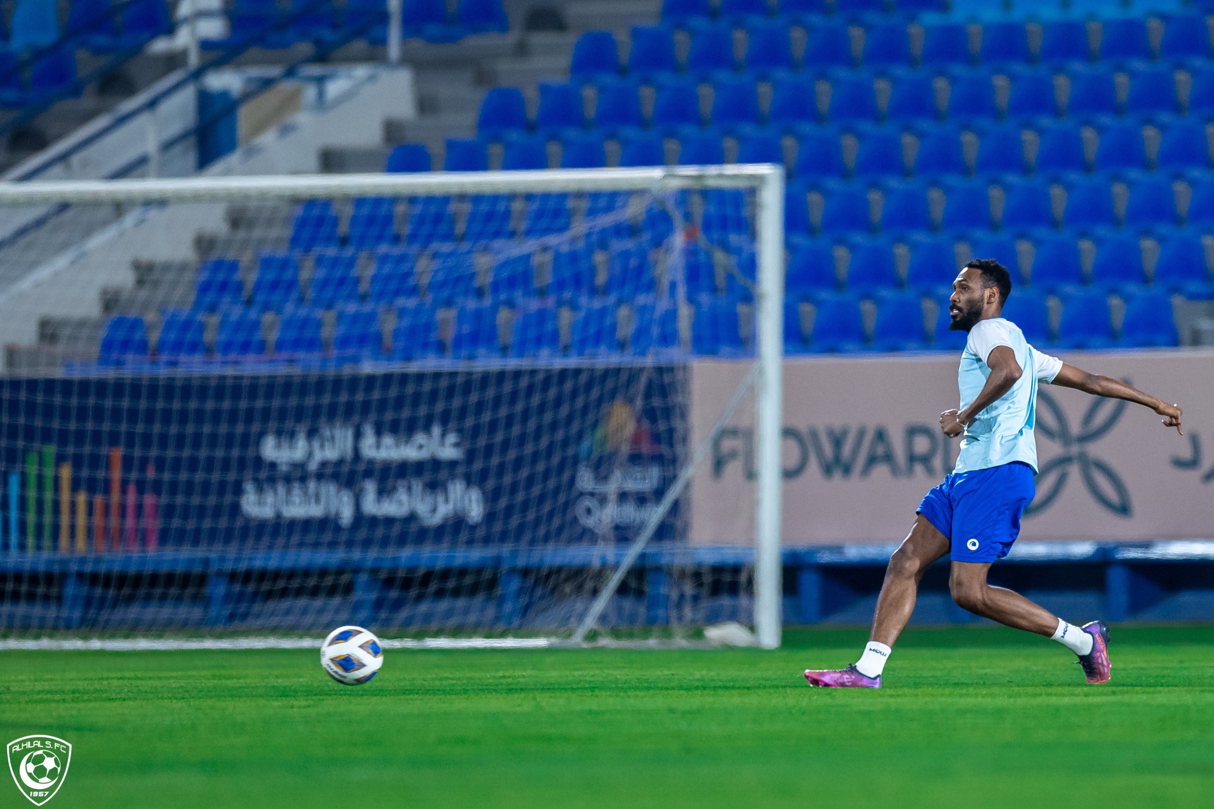 الهلال يبدأ الاستعداد لمواجهة الشارقة