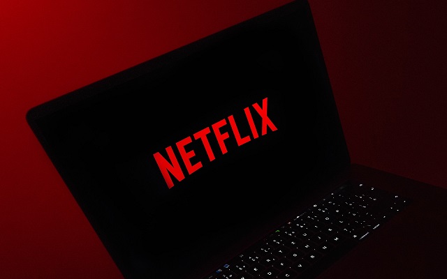 محامٍ: أنادي بحظر Netflix في السعودية