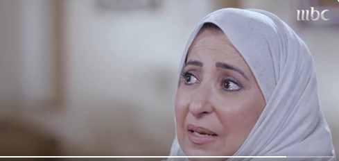 شاهد.. وفاء القنيبط تغالب الدموع عند الحديث عن أمها
