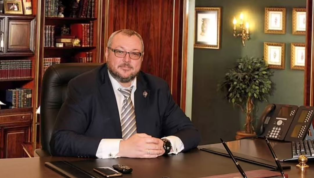 وفاة مسؤول نافذ بالكرملين وعائلته في ظروف غامضة