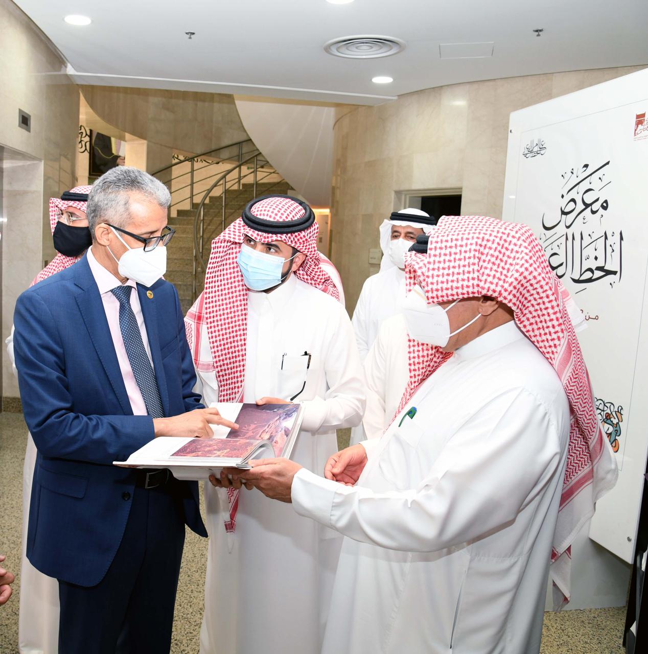 مكتبة الملك عبدالعزيز العامة والألكسو تطلقان معرضًا للخط العربي في تونس
