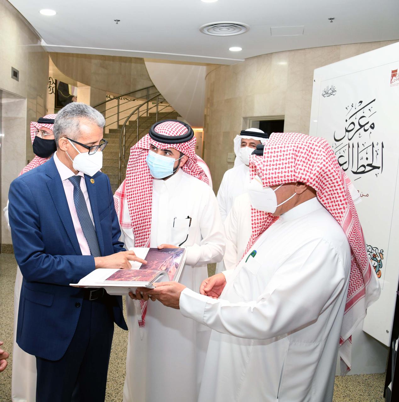 مكتبة الملك عبدالعزيز العامة والألكسو تطلقان معرضًا للخط العربي في تونس