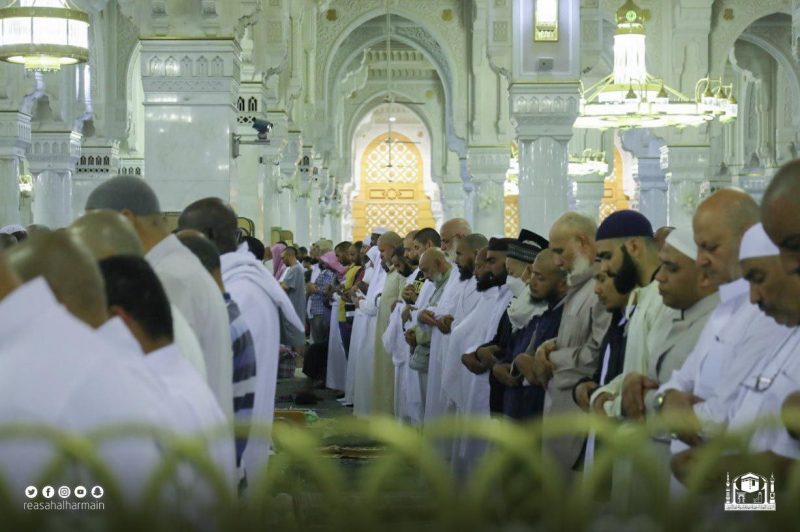 أجواء الإيمان والصلاة في التراويح بمسجد أولو ليلة رمضان الأخيرة - مواطن