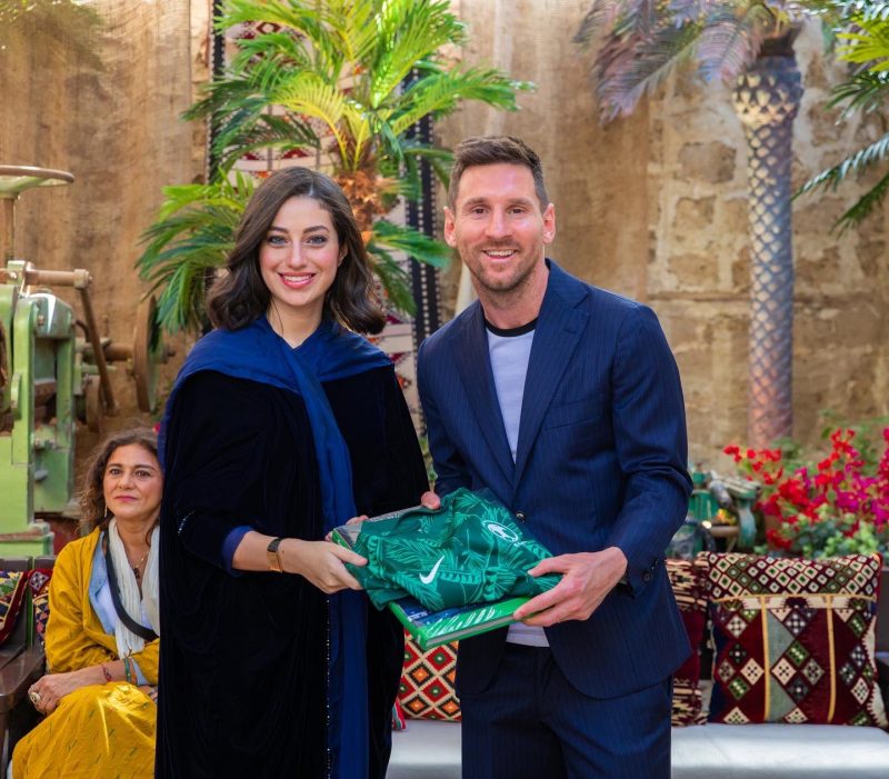 فرح جفري مع ميسي في جدة