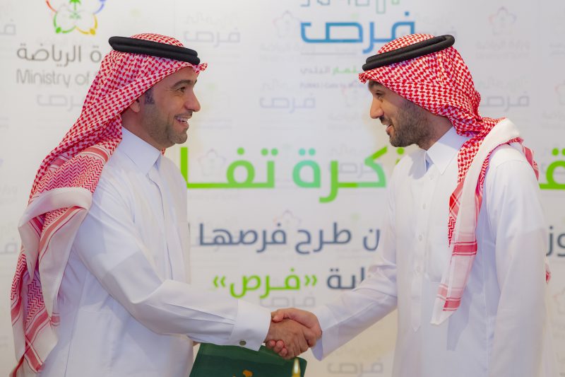 وزير الرياضة ووزير الإسكان