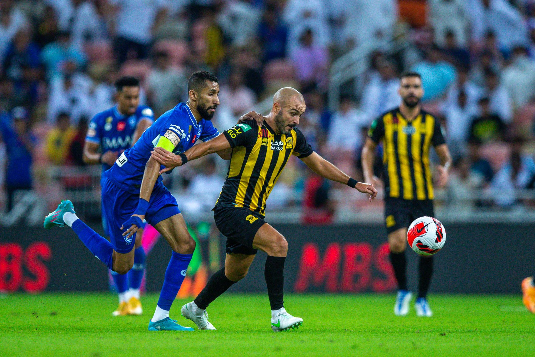 كيف سيتضرر الهلال والاتحاد والأهلي في حال عدم التأجيل ؟