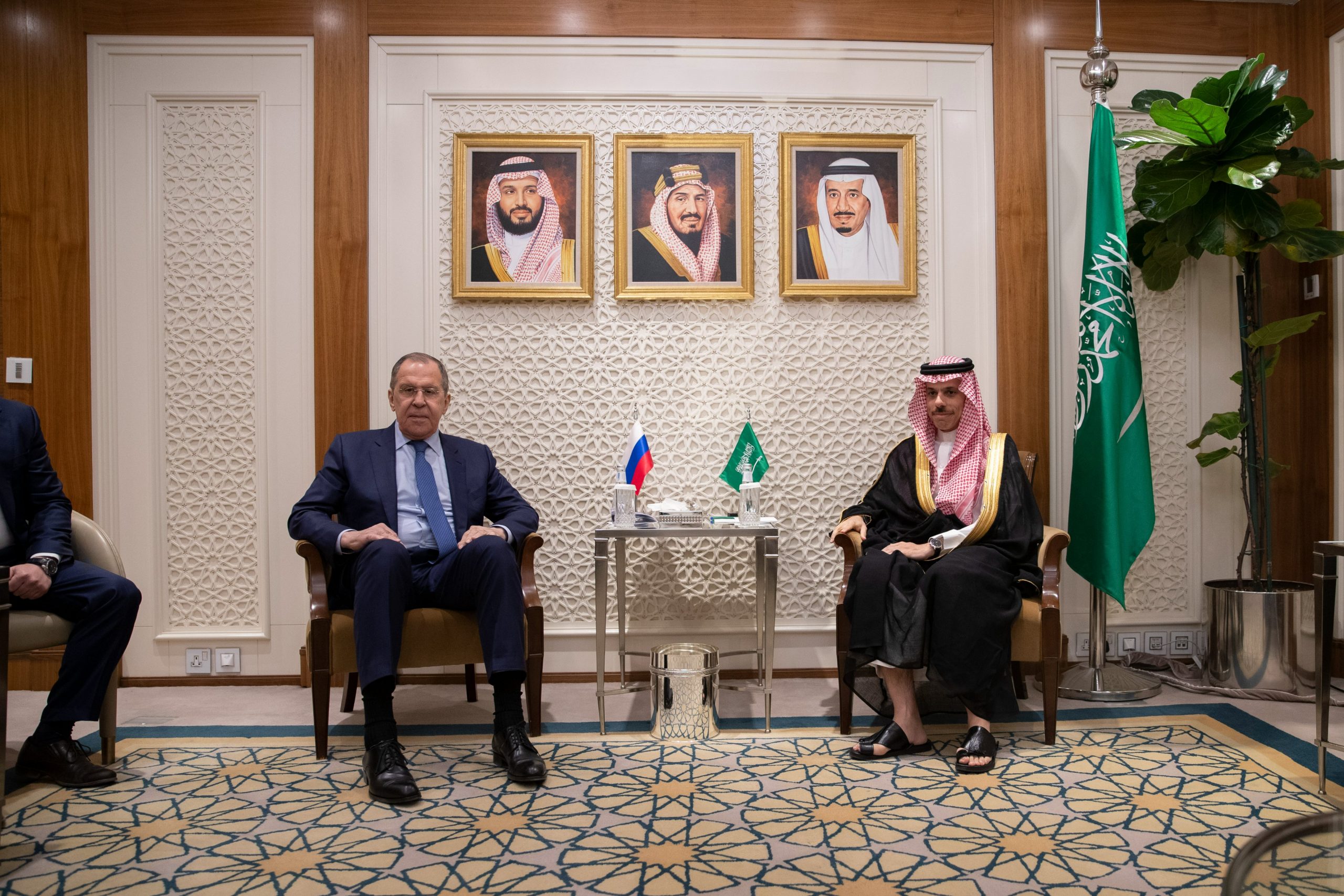 وزير الخارجية لـ لافروف: السعودية مستعدة للتوصل لحل سياسي للأزمة الأوكرانية