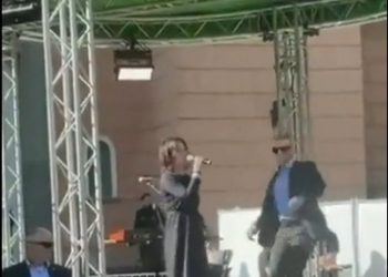 بالفيديو.. وزيرة خارجية ألمانيا تتعرض لاعتداء في تجمع انتخابي - المواطن