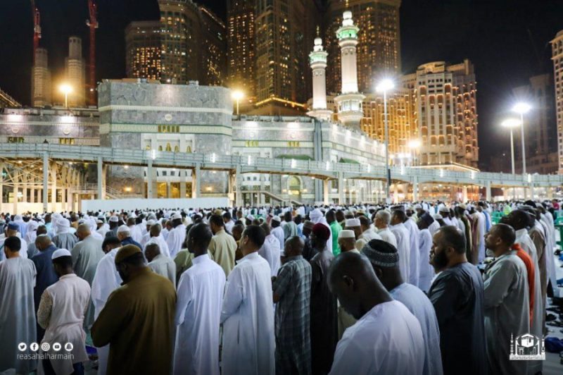 أجواء الإيمان والصلاة في التراويح بمسجد أولو ليلة رمضان الأخيرة - مواطن