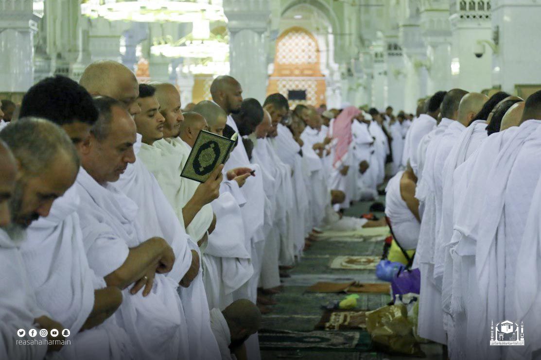 أجواء إيمانية وابتهالات في تراويح آخر ليلة من رمضان بالمسجد الحرام