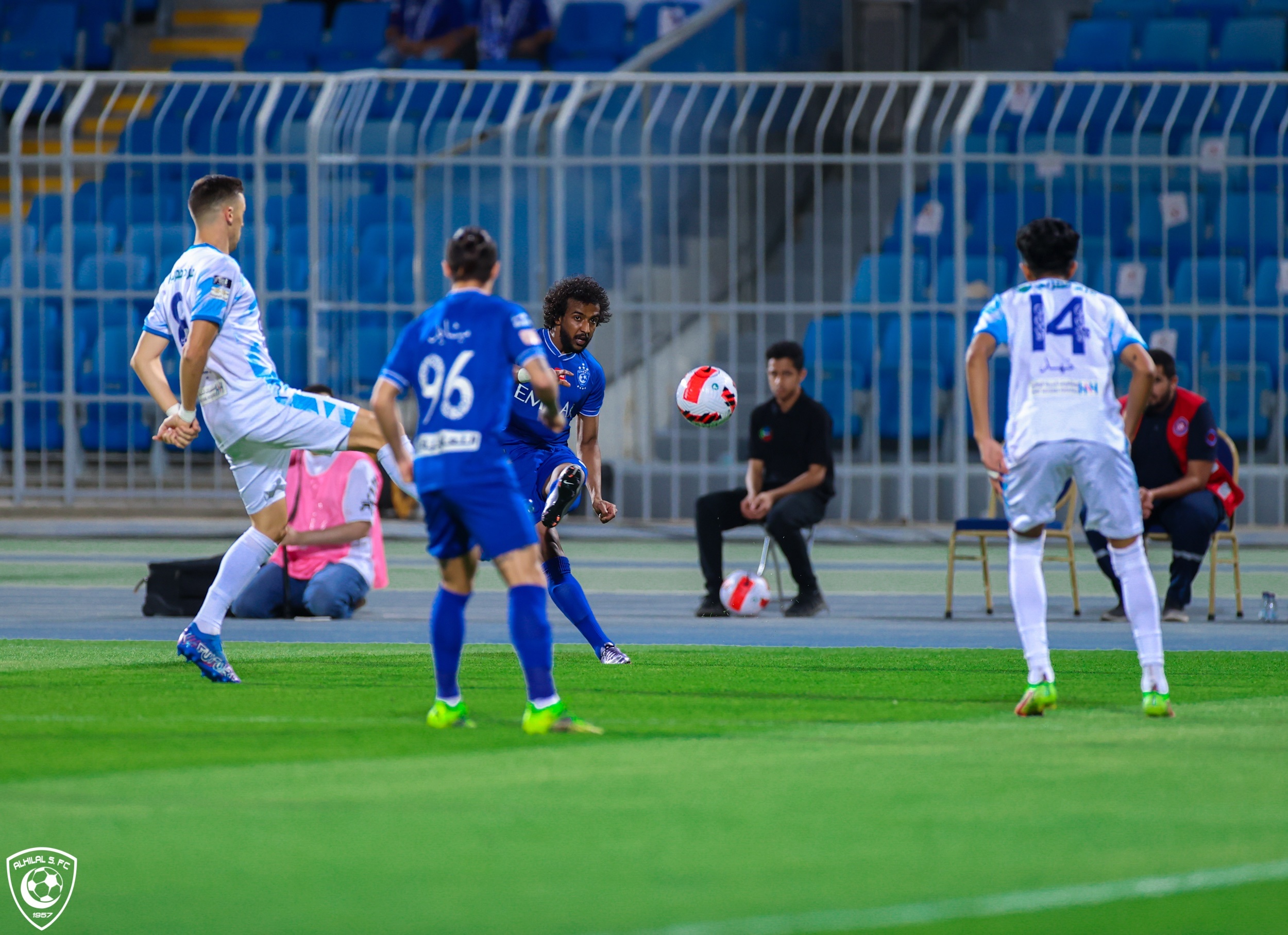 تعادل الهلال ضد أبها بالشوط الأول