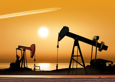 أسعار النفط تنخفض 4% اليوم