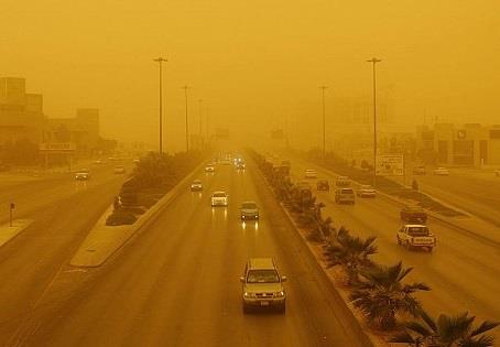 أتربة وسحب رعدية على منطقة الرياض حتى الـ 9 مساءً