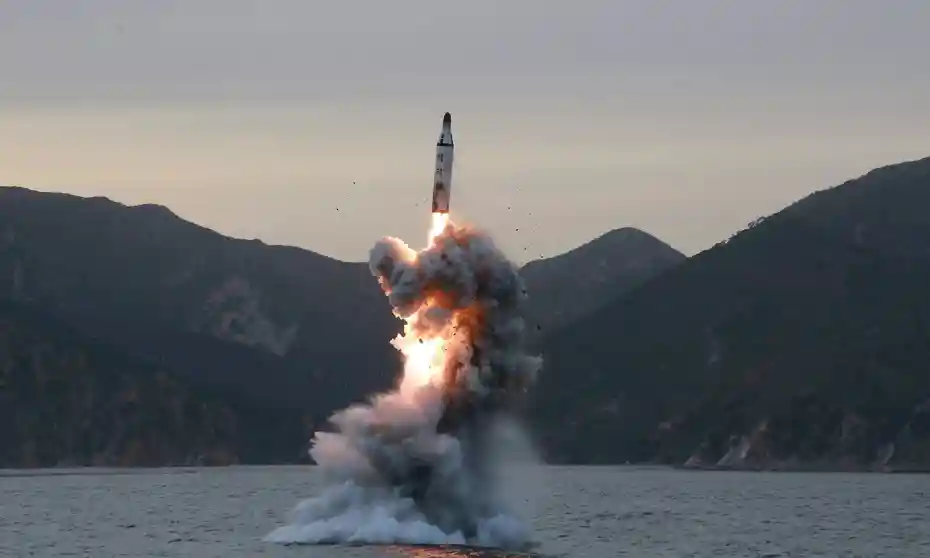 كوريا الشمالية تطلق صاروخًا باليستيًّا باتجاه البحر
