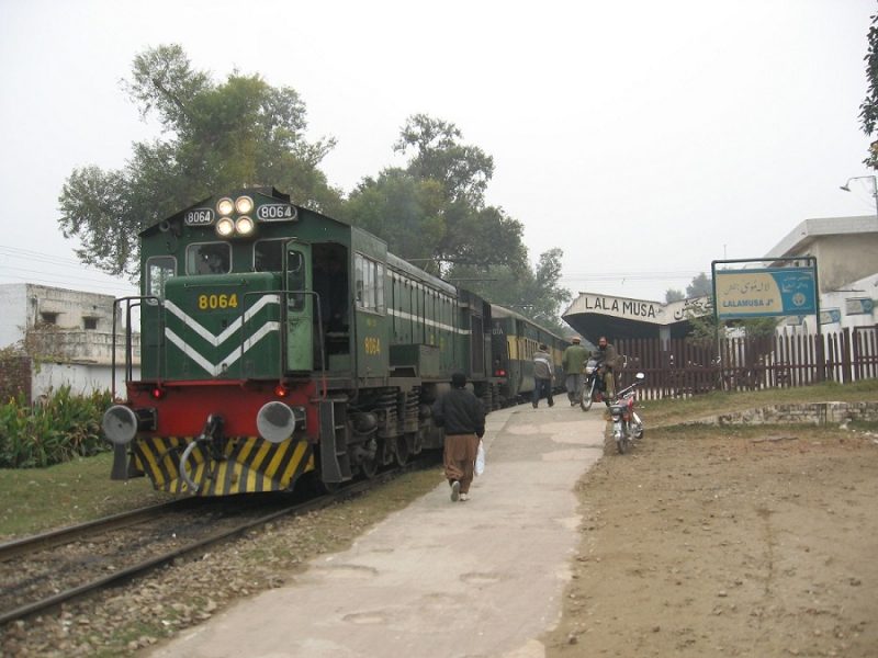 باكستان تشيد ثاني أكبر شبكة سكك حديدية في جنوب آسيا