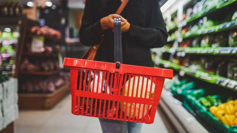 بنك إنجلترا أسعار المواد الغذائية المروعة ستكون كارثية على الفقراء