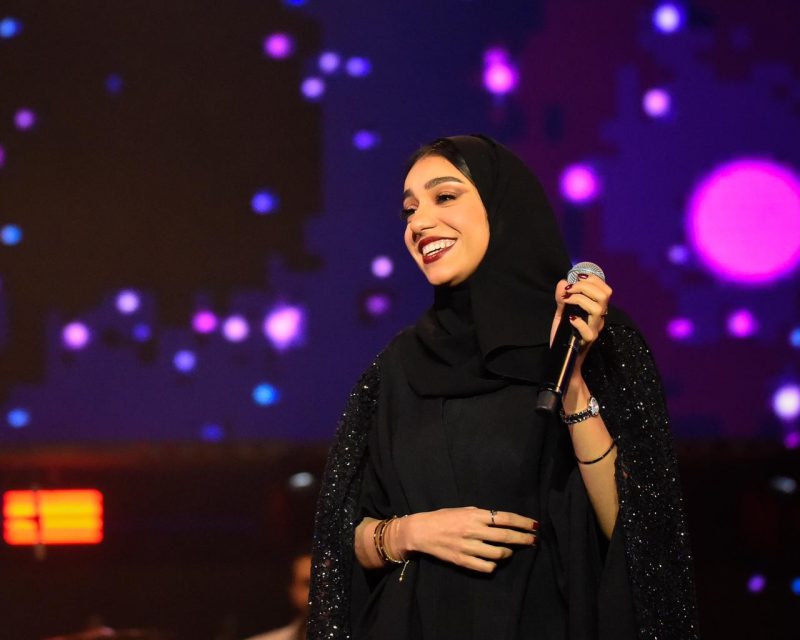 تامر حسني وزينة عماد في ليلة غنائية مميزة بالرياض - المواطن