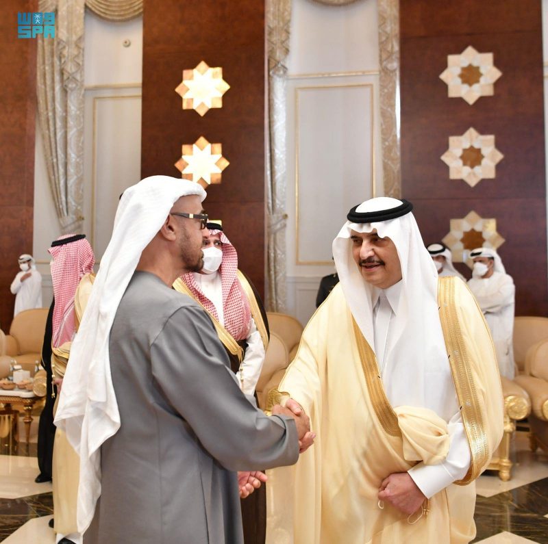 رئيس الإمارات يستقبل الأمير مقرن وعددًا من المعزين في وفاة الشيخ خليفة - المواطن