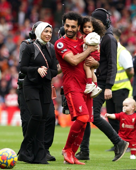 زوجة محمد صلاح تخطف أنظار المتابعين بإطلالتها