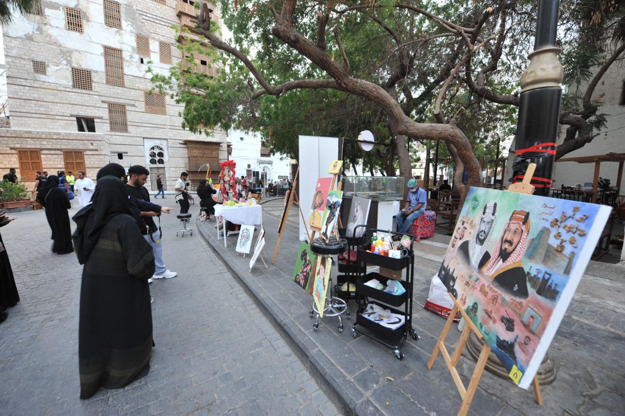 شارع الرسامين في جدة التاريخية يستحضر ذكريات الأيام الحلوة