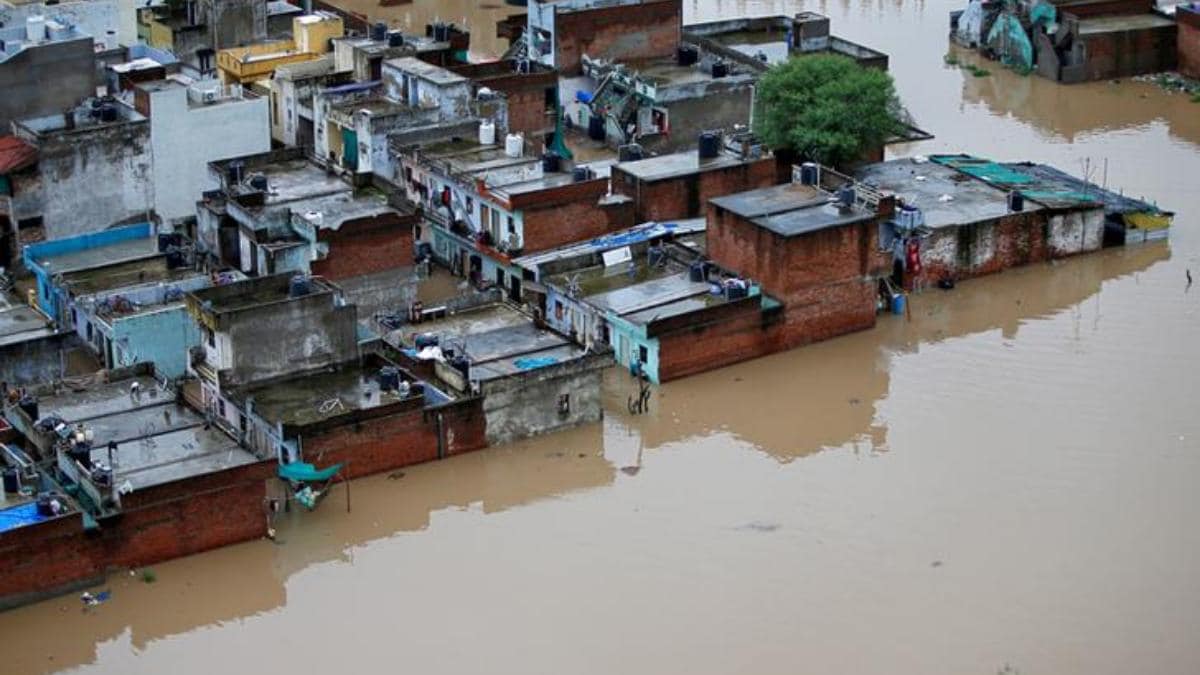 رفع مستوى التحذير من الفيضانات بالهند