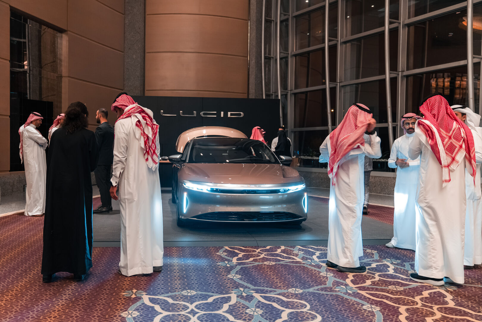 لوسد السعودية تلبي الطلب المتزايد على السيارات الكهربائية