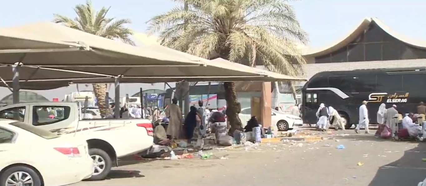 أزمة مطار الملك عبدالعزيز مستمرة وعشوائية في تفويج الحافلات