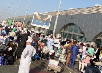 استمرار الازدحام وتكدس المسافرين بالصالة الشمالية لمطار جدة - المواطن