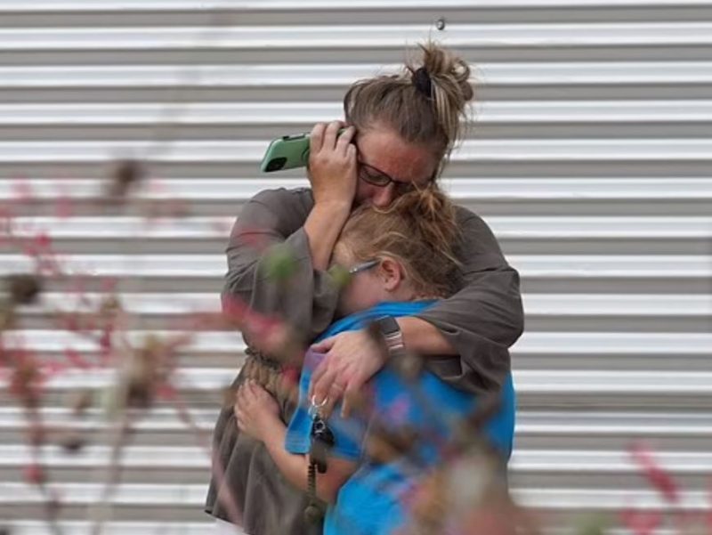 مقطع مؤلم للحظة استقبال الآباء لإصابة أطفالهم في مذبحة تكساس