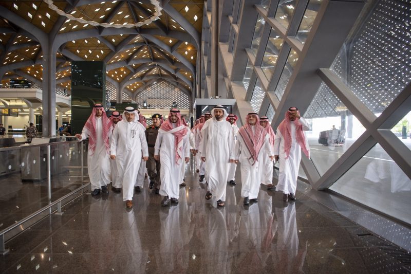 بدر بن سلطان يستقل قطار الحرمين ويطلع على خطة الحج 5 بدر بن سلطان يستقل قطار الحرمين ويطلع على خطة الحج - المواطن