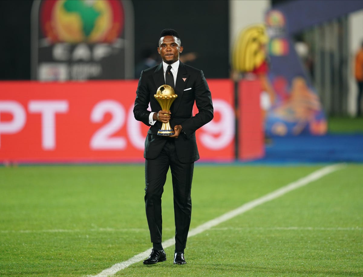 صامويل إيتو يتوقع تتويج الكاميرون بكأس مونديال قطر 2022