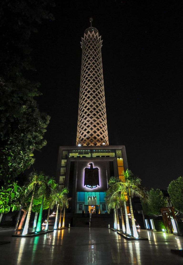 انتحار شاب مصري من أعلى برج القاهرة