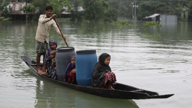 شاهد.. الفيضانات والسيول تجتاح الهند