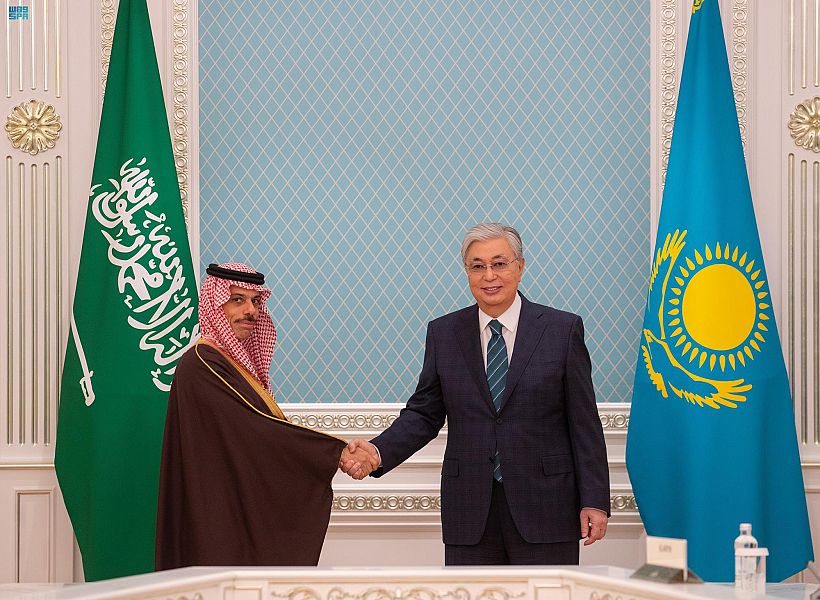 وزير الخارجية يستعرض العلاقات الثنائية مع رئيس كازاخستان