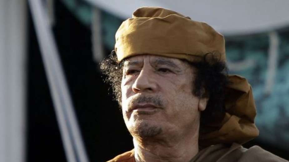 جثة القذافي المزعومة في صحراء ليبيا مجرد دمية!