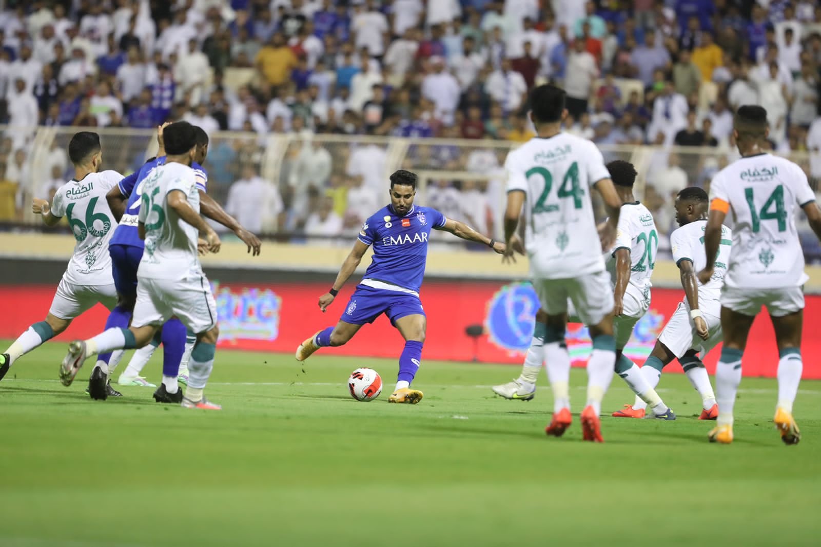 الهلال يؤجل حسم الدوري للجولة الأخيرة