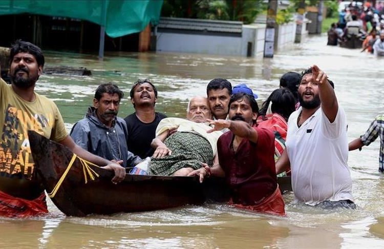 فيديو وصور.. فيضانات عارمة في الهند تقتل 137 شخصًا - المواطن