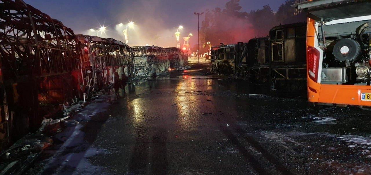 حريق ضخم يلتهم 18 حافلة في إسرائيل