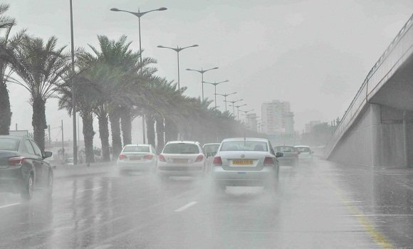 أتربة على الجوف وأمطار على منطقة مكة المكرمة