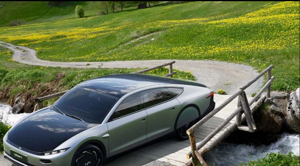 أول سيارة تعمل بـ الطاقة الشمسية.. ينتظرها العالم في الخريف