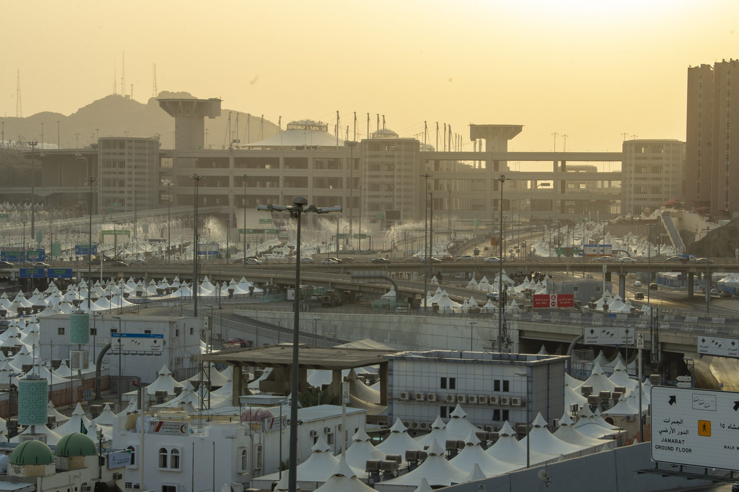 أكثر من 43 ألف حاجة وحاجة تلقوا خدمات علاجية في مكة والمدينة