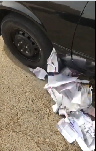 فيديو مستهجن.. طلاب يدهسون الكتب الدراسية