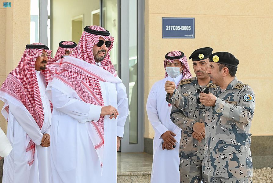 فيصل بن خالد يتفقد استعدادات استقبال الحجاج عبر جديدة عرعر