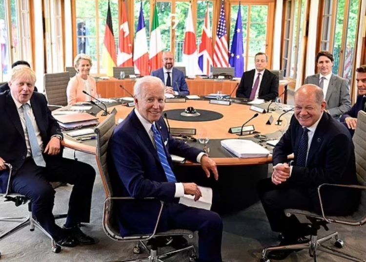 قادة مجموعة الـ G7 يسخرون من بوتين في جلسة الغداء